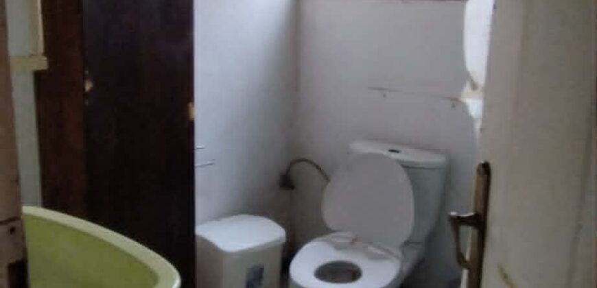 695